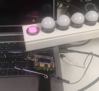 Verbindung des Arcade-Buttons mit der Armbanduhr Verbindung des Arcade-Buttons mit der Armbanduhr